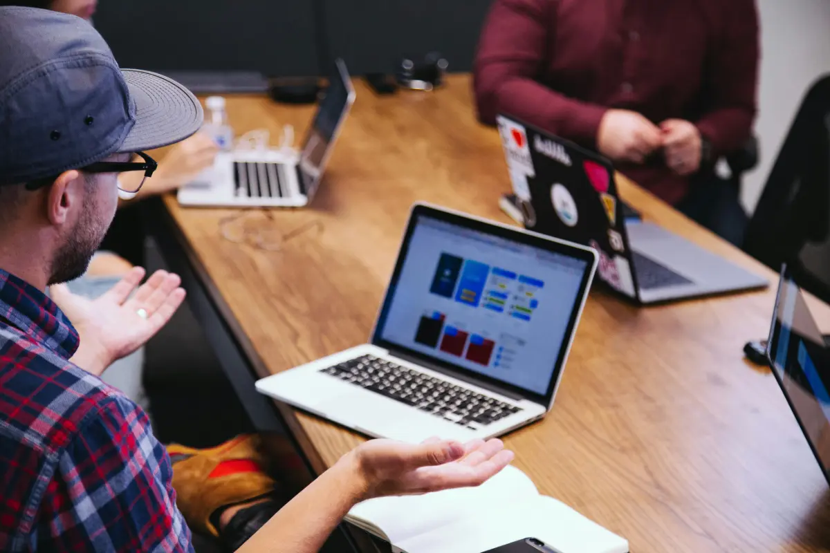 Esempio di comunicazione efficace in un team tech