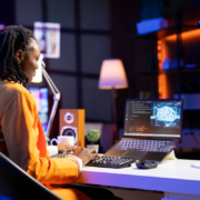 Persona che Sviluppa agenti AI